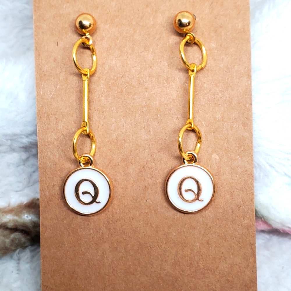 7/$10 Q Initial Earrings, New
